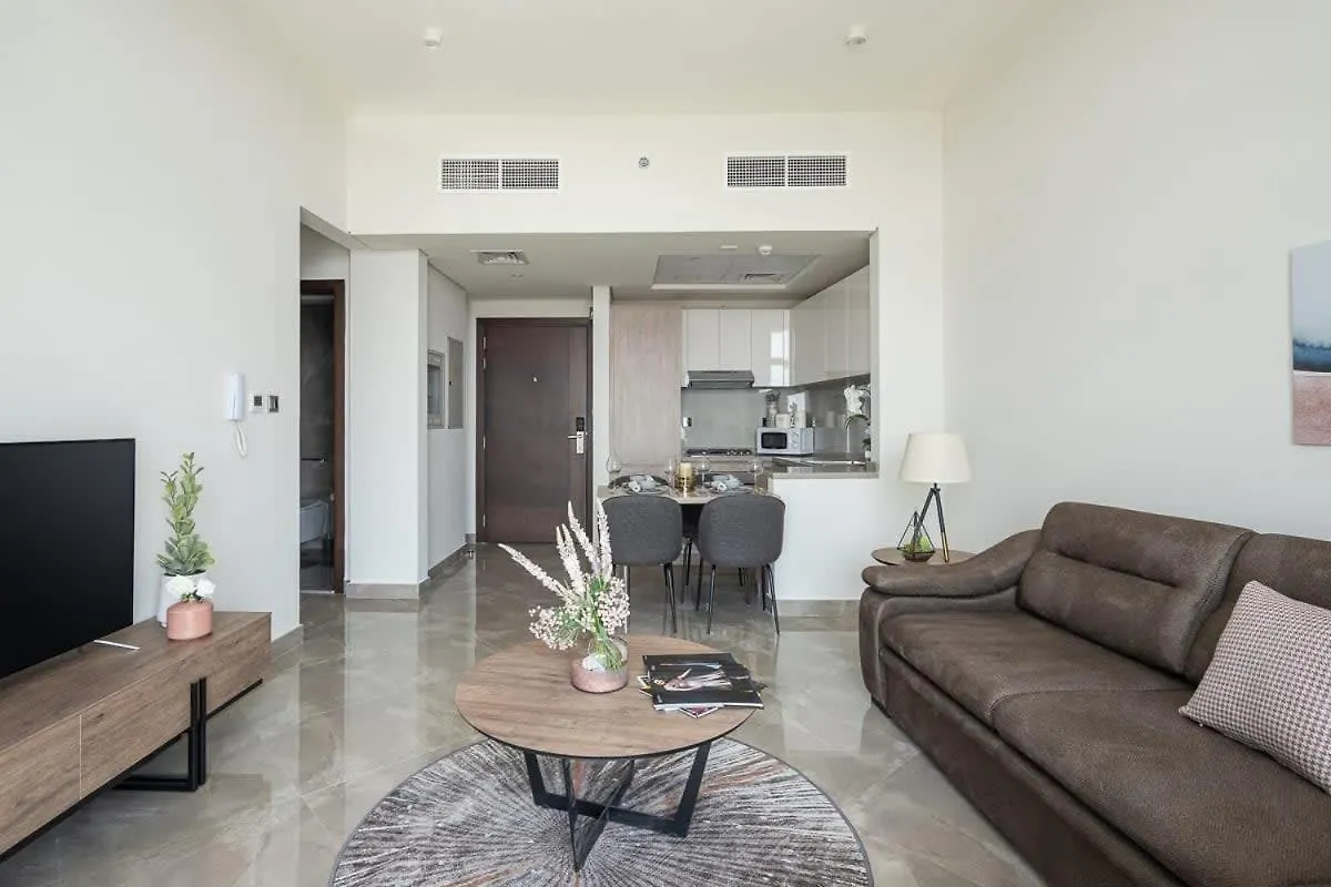 Frank Porter - Majestique Residence 2 Dubai Apartment